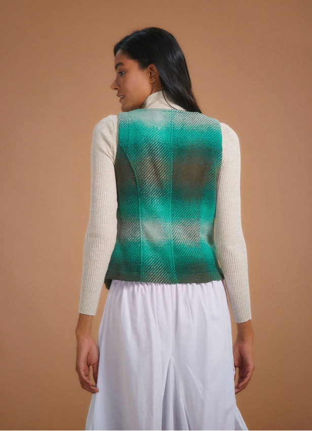 Neckline And Color Button Detailed Slim Fit Green Vest