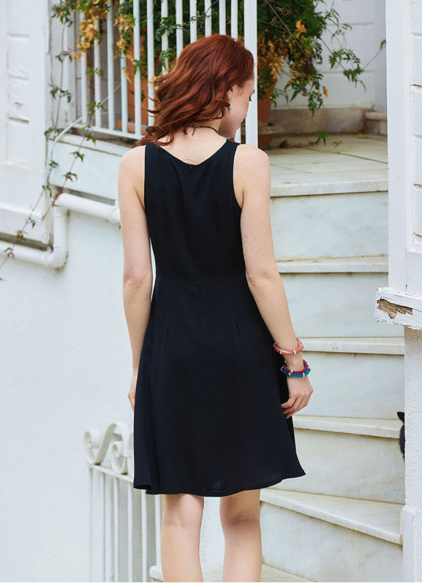 Black Casual Dress with a Loose Collar and Zipper 5005