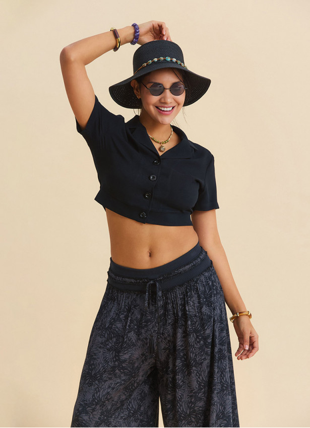 Short Sleeve Black Bohemian Blouse with a Shirt Collar 4953