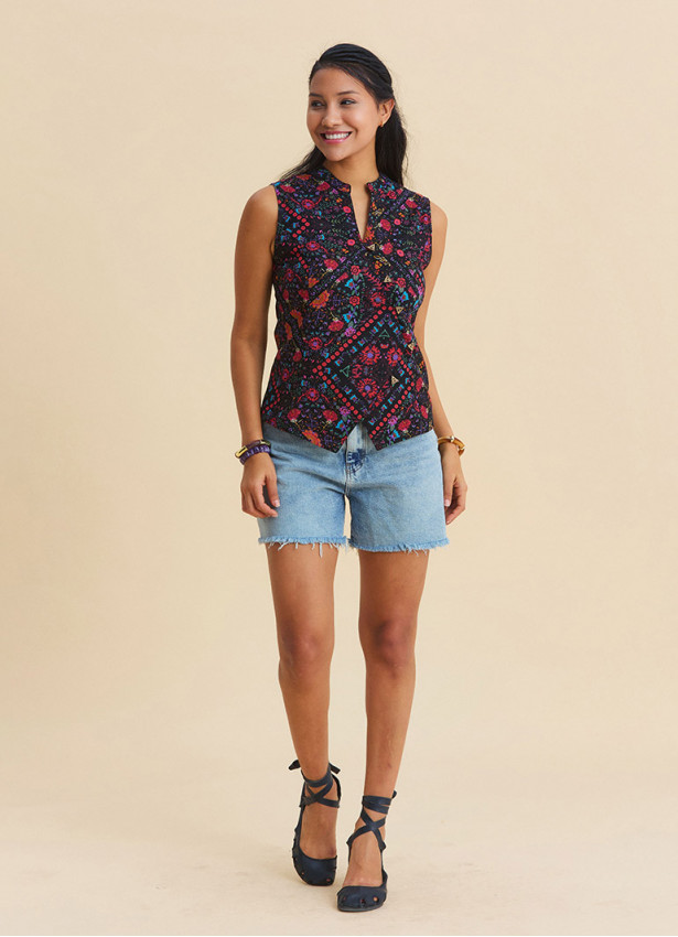 Judge Collar Cross Buttoned Black Floral Blouse 4890