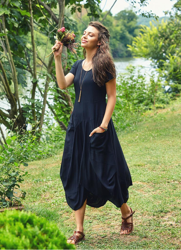 Round Neck Big Pockets Half Sleeve Black Dress