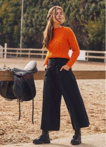 Buttoned Banded Waist Low Rise Black Culottes